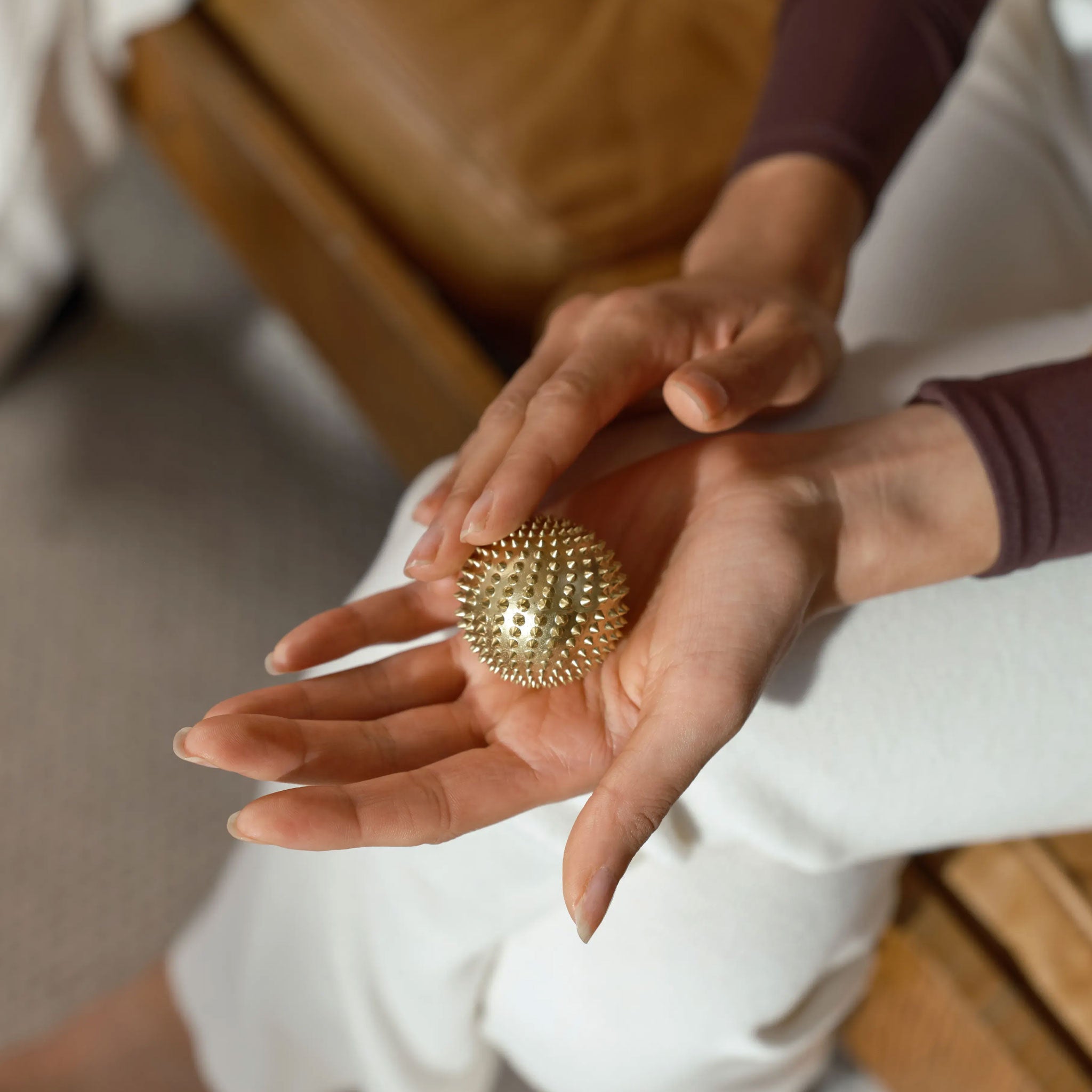 02_Carousel_Shakti-Mini-Wonderball-Lifestyle-Hands.jpg