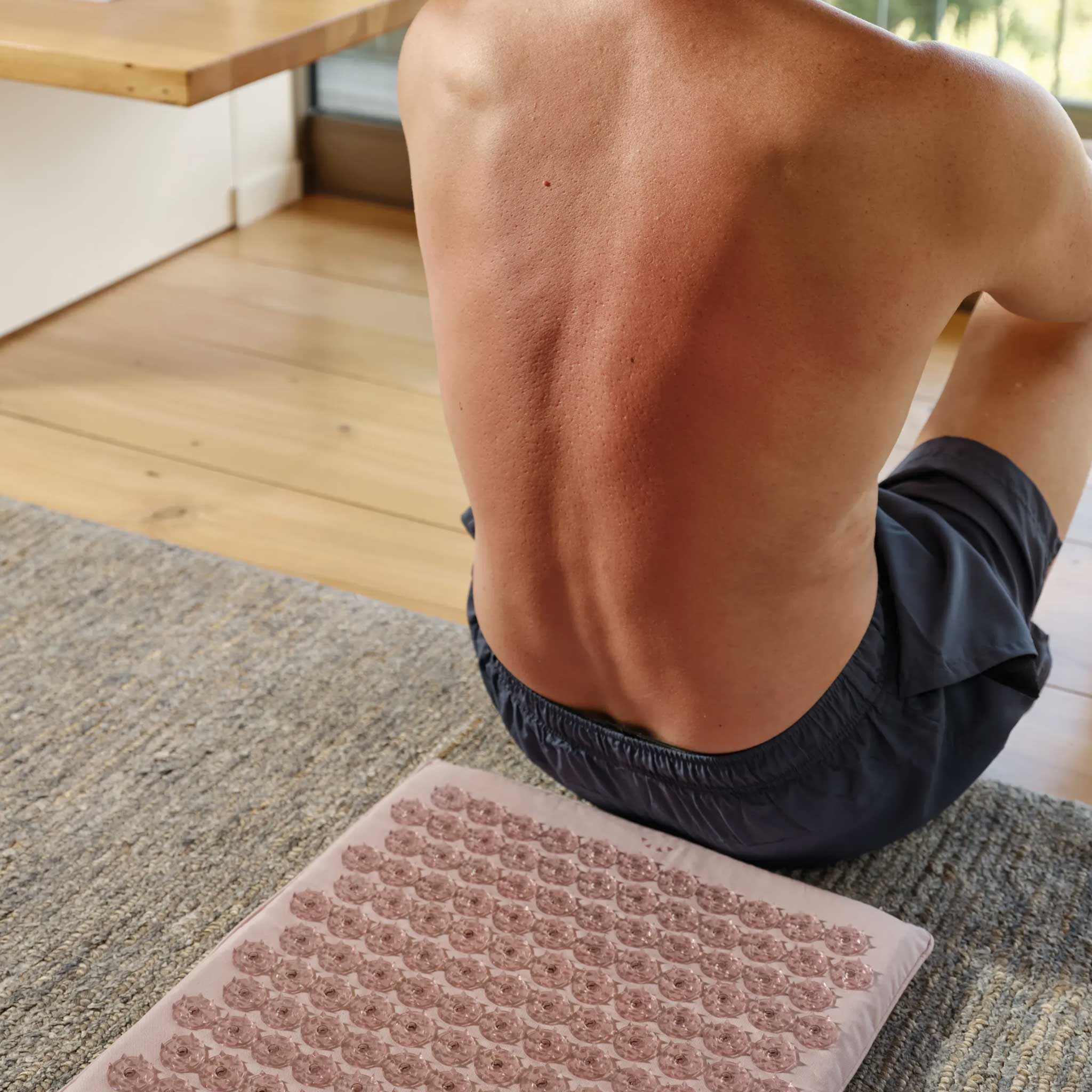 03_Shakti_Premium_Acupressure_Mat_Lifestyle_Imprinted_Back_Pale_Petal_L3.jpg