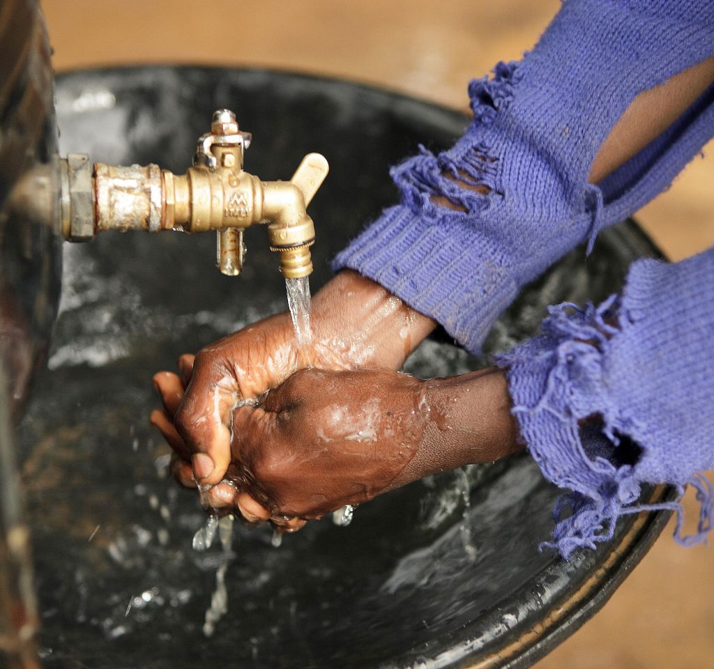 Eviden_Action_Safe_Water_Now_Hands.jpg